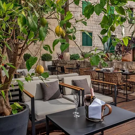 Heritage Hotel 19